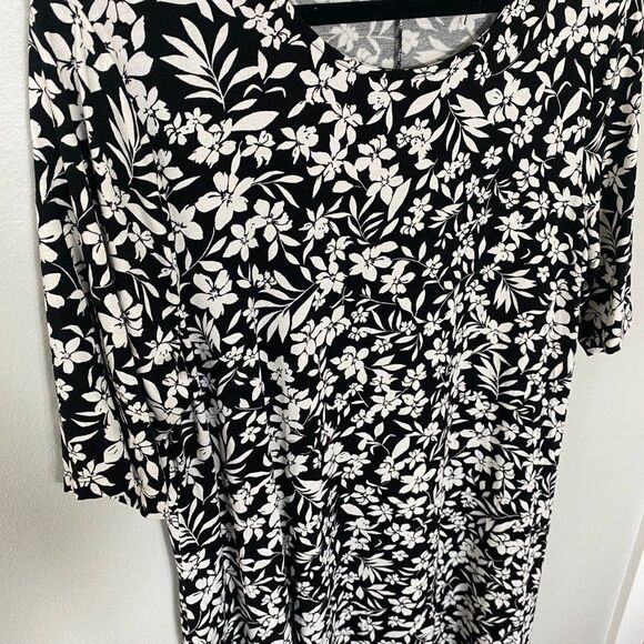 Old Navy Women's Black and White Jersey Swing Floral Dress, Size XL - Picture 4 of 6